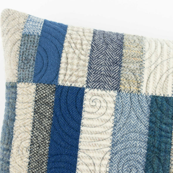 Blue Willow Cushion 25 • 15x22