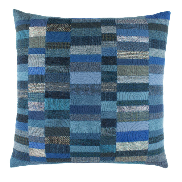 Blue Willow Cushion 25 • 20x20