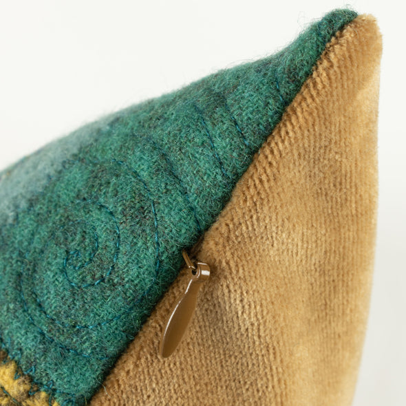 Headwaters Cushion E • 20x20